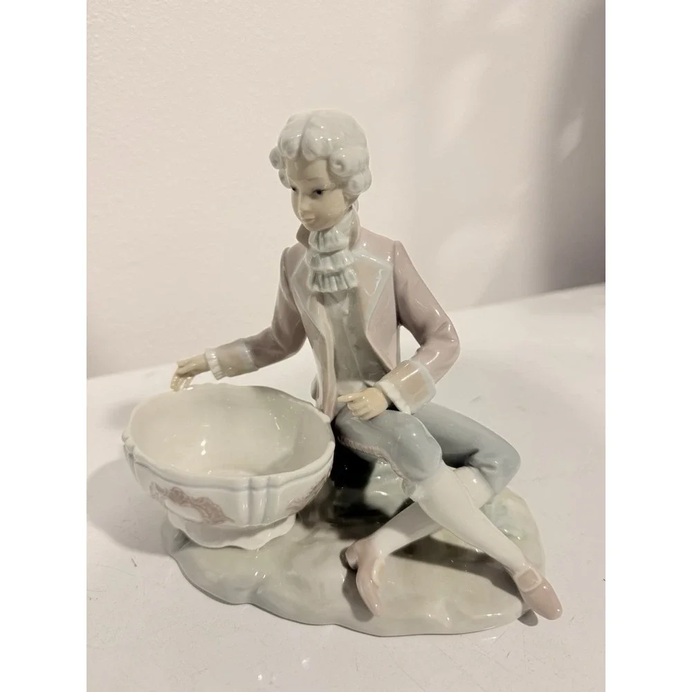 LLADRO 4714 Boy Jewelry Dish Historical Collection Glazed Finish Figurine RARE